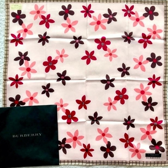 🌺  Burberry "Pink Daisy" Nova Check Mini Scarf / Handkerchief NEW ** - Picture 10 of 10